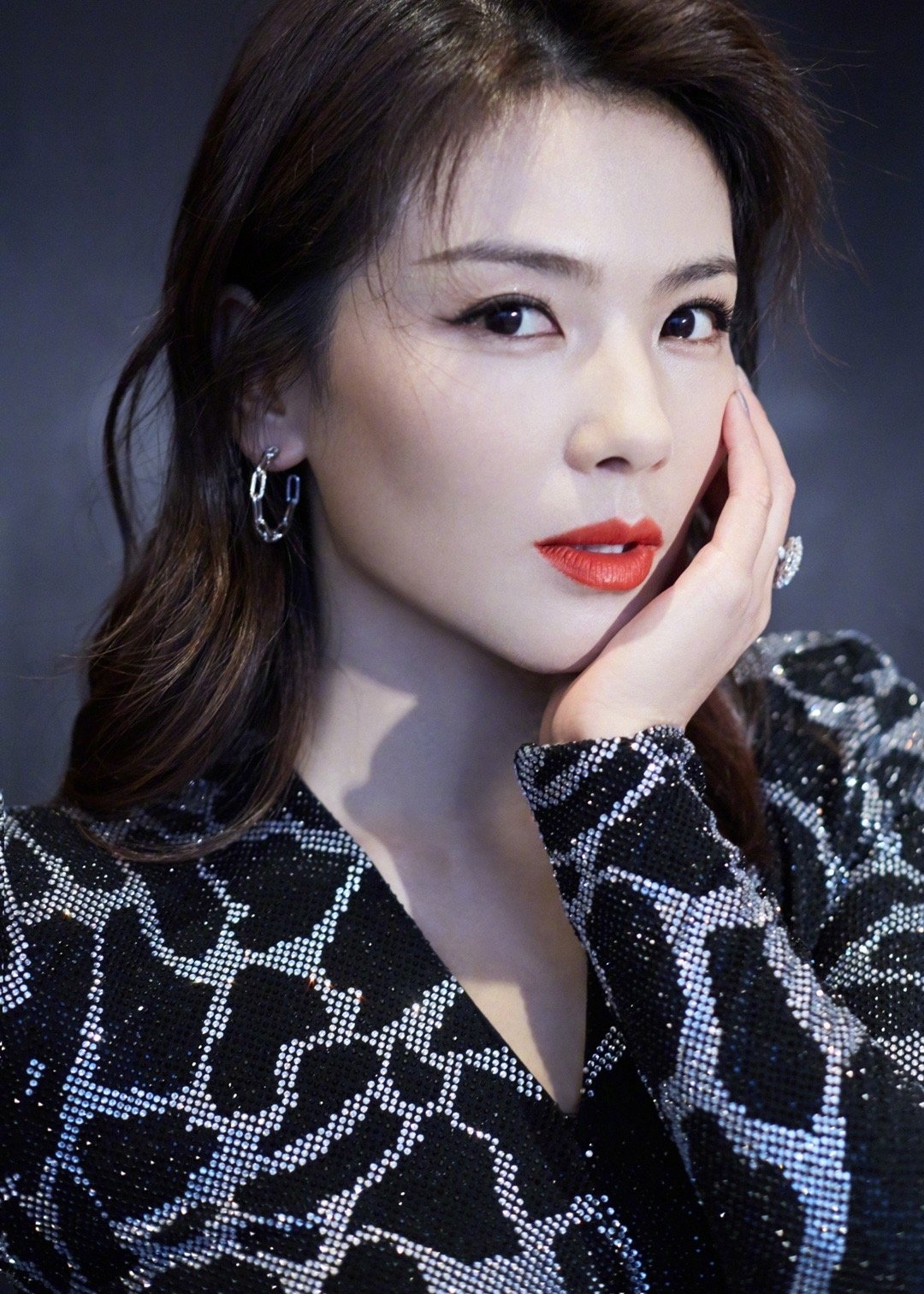 亮片|刘涛太有魅力，穿豹纹亮片裙惊艳亮相，身材让人流口水