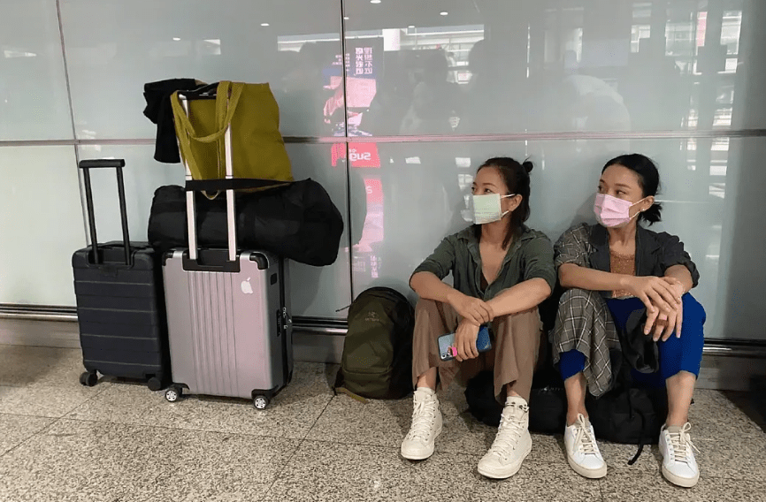 周迅|没修图周迅气质更好，倒是姚晨身材走形，这才是40岁真实的状态！