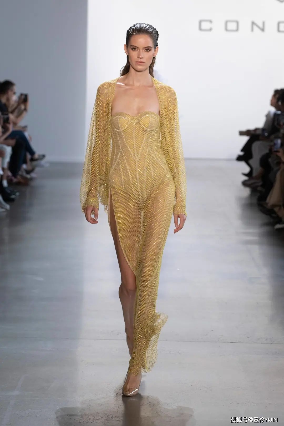 越南|被巴黎世家抄袭？把衣服种上鲜花、冻进冰块里？越南时装的高光时刻