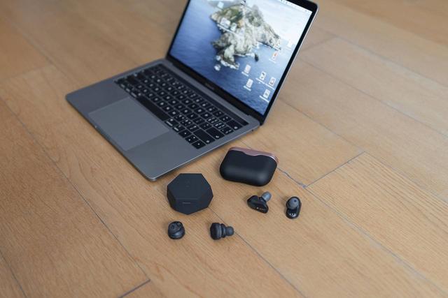 AirPods|「老罗推荐」时尚与科技完美结合，降噪完胜索尼WF-1000XM3