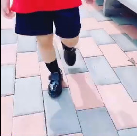 儿子|原创陈妍希送儿子上学，很久没有见她了，没想到儿子已经会打酱油了