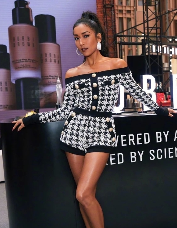 指甲|吉克隽逸的“死亡电光绿指甲”,本以为很辣眼,结果御姐范十足!