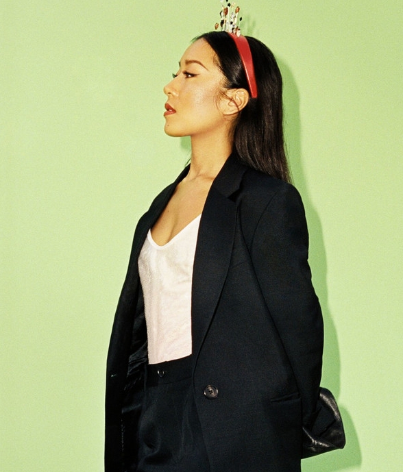 西装|吉克隽逸太厉害了，西装配短裤超显帅气，不过这双高筒靴真抢镜！