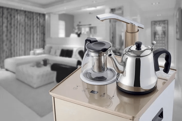 海尔茶吧机爆炸自燃 售后称家里还没有烧毁谈什