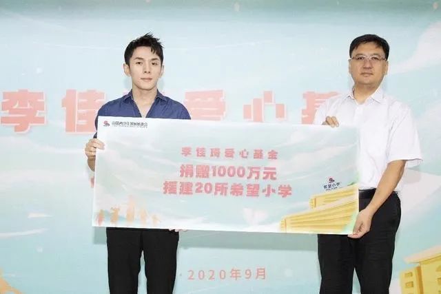 阶段|张杰彬：为什么李佳琦能够火这么久？