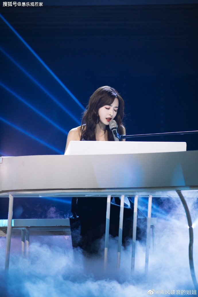 姐姐|原创15年后，逆风翻盘的张含韵，终于敢直视镜头说：你们闺女能耐了