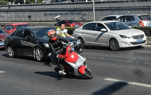 有没有加油的电动车 cf400b1c986442cd80d6871a8a052e11.png