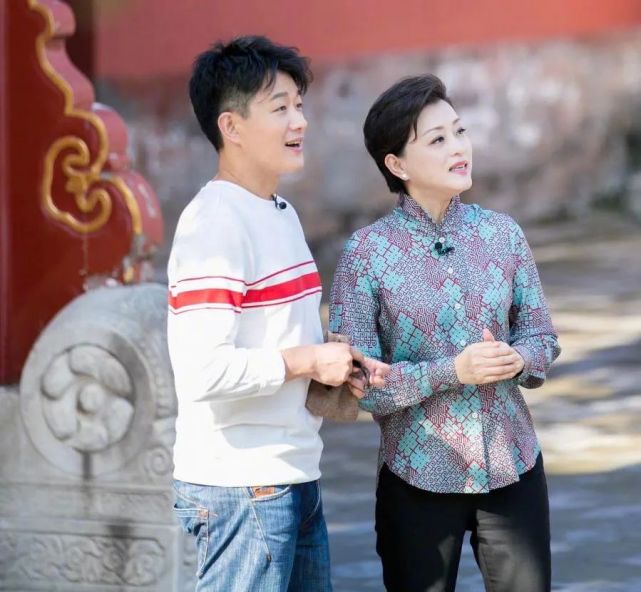姐姐|杨澜是“乘风破浪姐姐”，52岁不服老，这么拼难怪是最富主持人