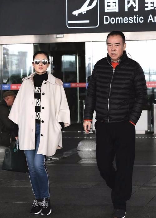 陈红脸松垮也有皱纹,但她仍然自信,接受衰老已经穿上老年装了!