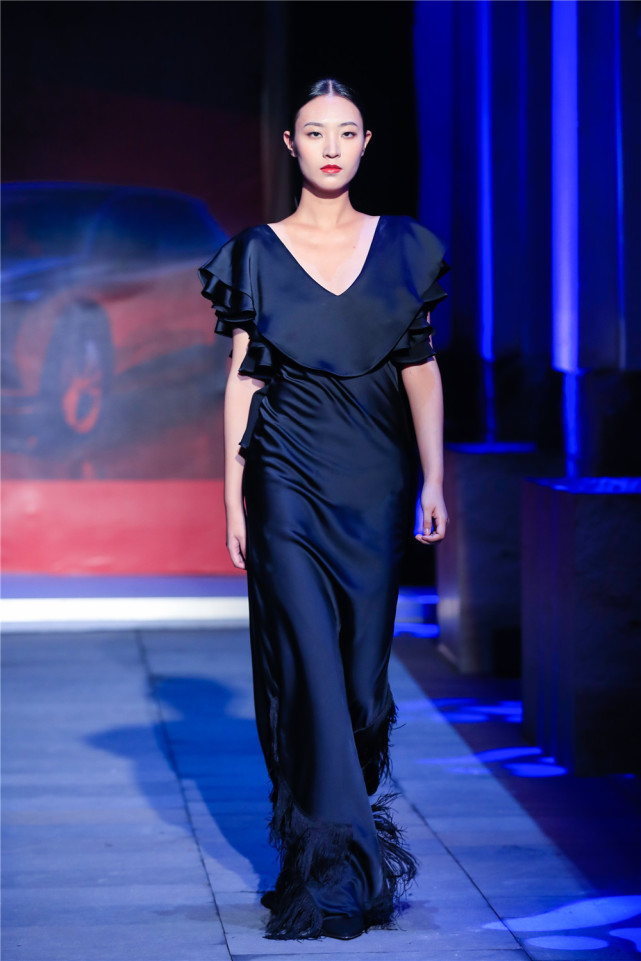 时尚|湛湛长江去 时尚骤雨来