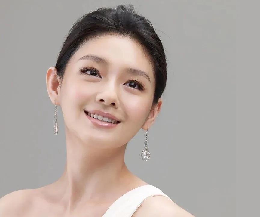 郭碧婷|比奚梦瑶、郭碧婷都惨的“豪门弃妇”，43岁颜值回春、好会do！