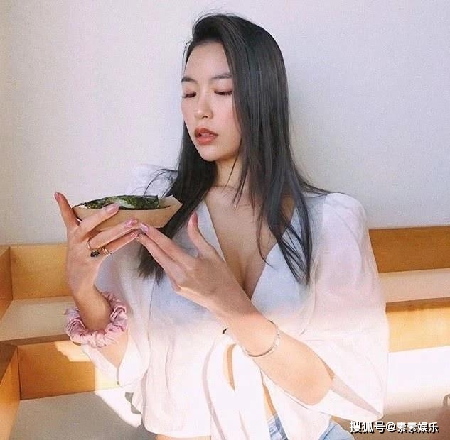 Bella|高以翔女友原形毕露？放下悲痛开始出道，公开出席时尚活动