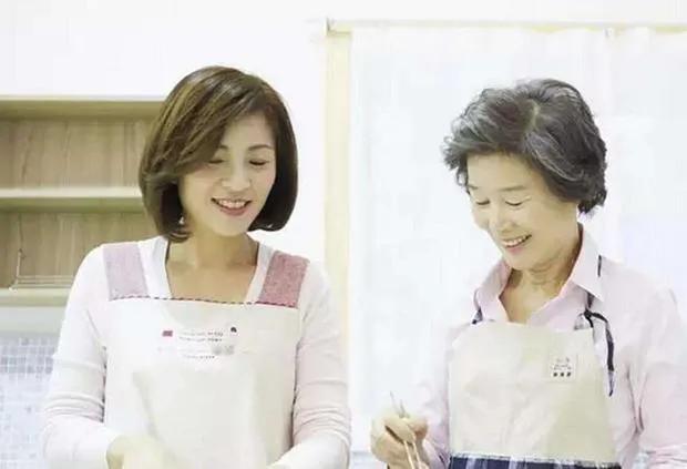 女人怀孕生孩子,产房外面两种
