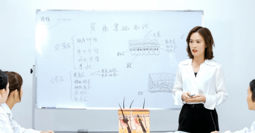 工作|蔻心草首席护肤专家梁美莲老师——把简单的生活过极致