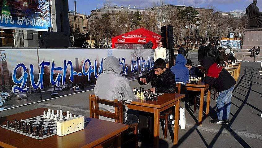 |机器人谷助力全国城市联赛 95后掌门人看好国际象棋