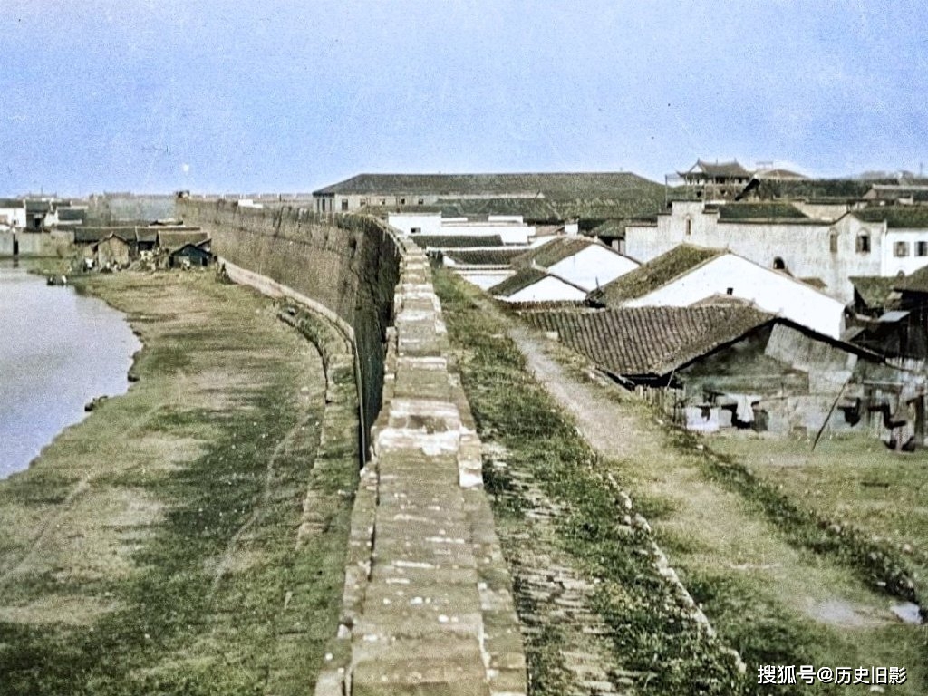 湖北武昌古城墙彩照,那时的武昌古城墙还没有拆除