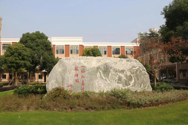 荷兰世界经济总量排名_世界地图荷兰(2)