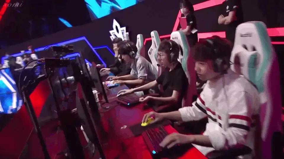 王俊凯|幼稚鬼王俊凯，这个从小到大都在炫耀发光的电竞男孩