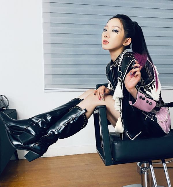 潮标|孟美岐新造型“丑”到难以置信？刘海是败笔，却被人说是时尚潮标