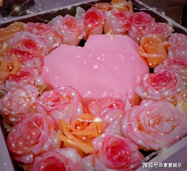 张馨月|张馨月庆祝30岁生日，晒林峰送的豪华礼物，项链和手环令人羡慕