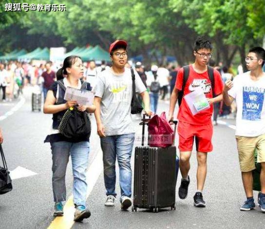 孩子|农村学生考上三本真的不应该去吗？三本还真不是别人随便就能上