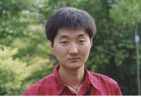 原本是风光影帝,因风流导致事业尽失,如今街边落魄羞挡脸