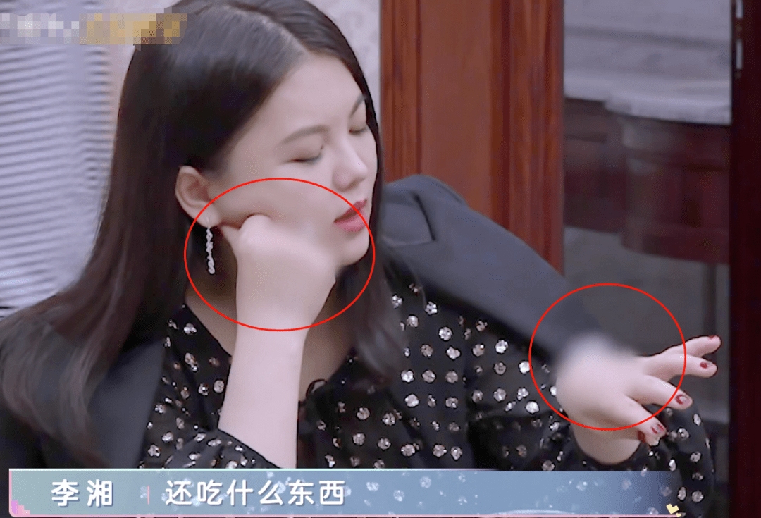 王岳伦|李湘夫妇有多壕气？奢侈首饰被打码，一身随意穿搭可抵一套房