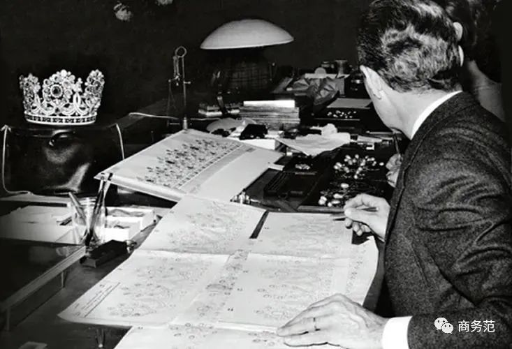 珠宝|最美“末代王后”坎坷一生：珠宝富可敌国，流亡后丈夫子女去世…