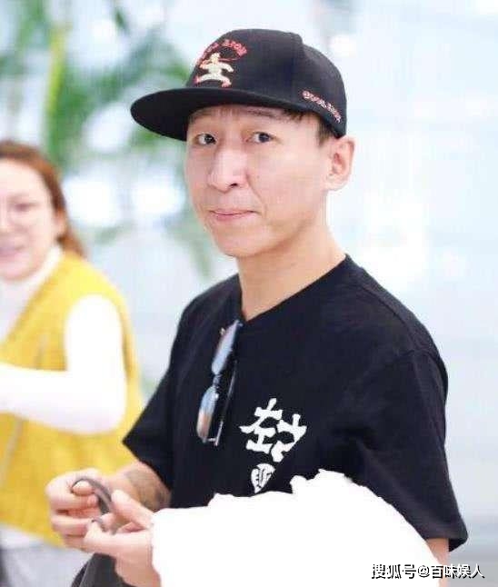 陈羽凡约会小女友露啤酒肚 活成了幸福的路人