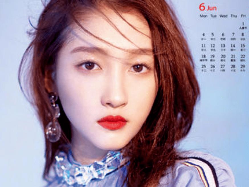 变化|关晓彤生日蹦迪被骂不检点,有谁注意到了她悄悄变化的眼睛...