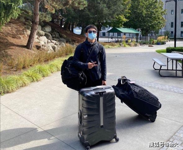 陈尊佑|原创陈坤分享儿子近照，儿子刚成年已身材魁梧，越长越不像他？