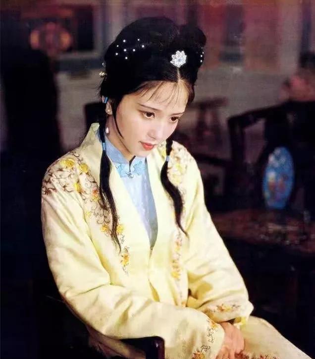 为爱守寡13年,从江南第一美人到母亲专业户,她的美从不败岁月