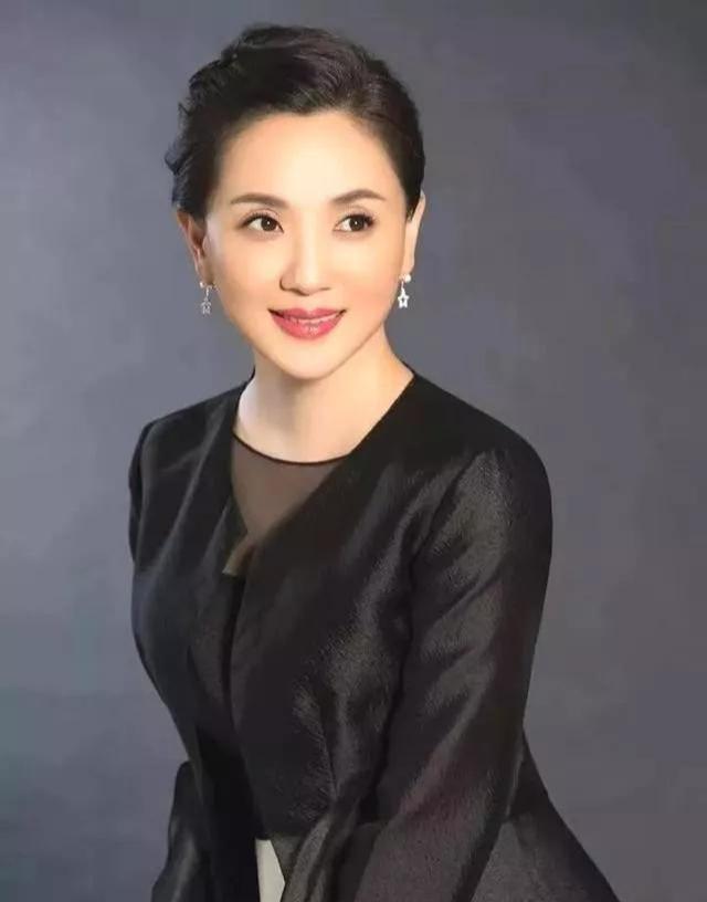 为爱守寡13年,从江南第一美人到母亲专业户,她的美从不败岁月
