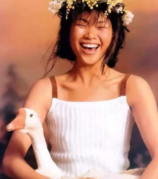 法国|外媒眼里的“中国最美的女人”，嫁法国老公被宠8年，今过成这样