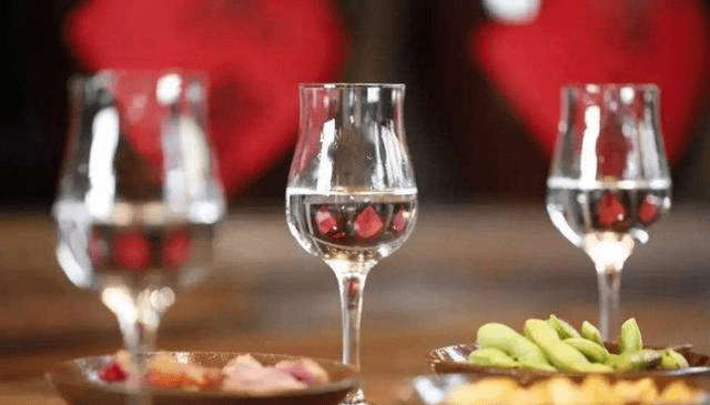 啥时候开始喝白酒的 209ec39fcf21474382feff245a054cfb.png