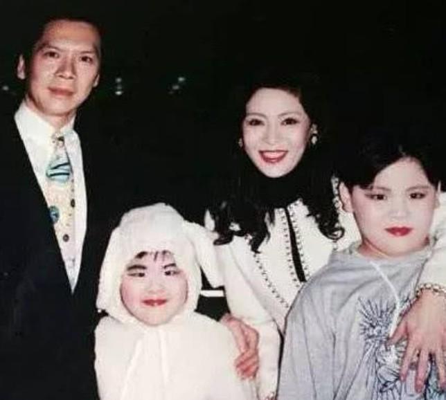 一生逃不开李小龙!痛失真爱嫁向华强,生女后将丈夫让给陈岚?