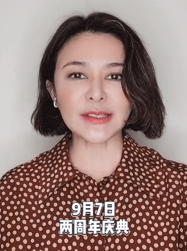 感觉|关之琳近照脸崩的好紧,但看着就是很假,58岁状态老的太真实了!