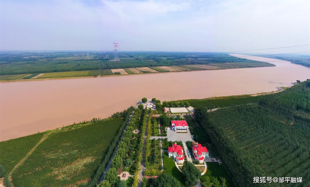 打卡景点:黄河广场→广田纪念馆→李码蜜桃→李坡韭菜→炭刘纪念馆