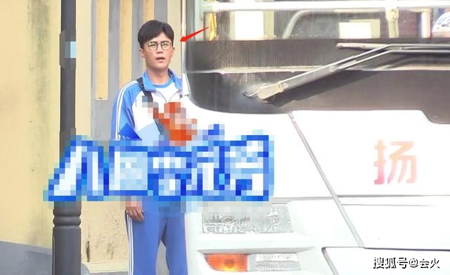 网友|原创39岁杜淳与王晓晨演高中生装嫩？遭网友无情吐槽：穿着校服也不像