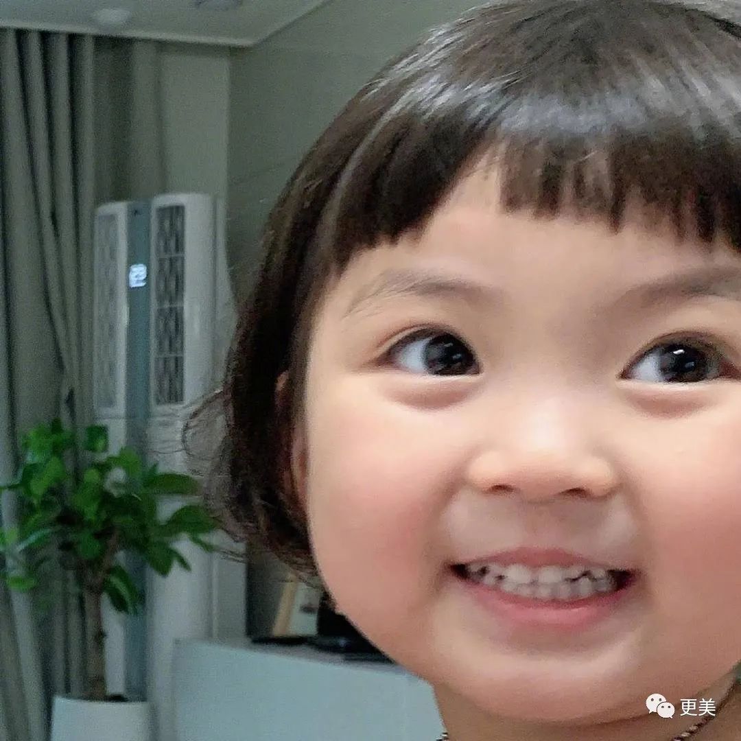 翻版|央视第一甜妹诞生!翻版奶茶,全网舔屏,却早就离婚了?