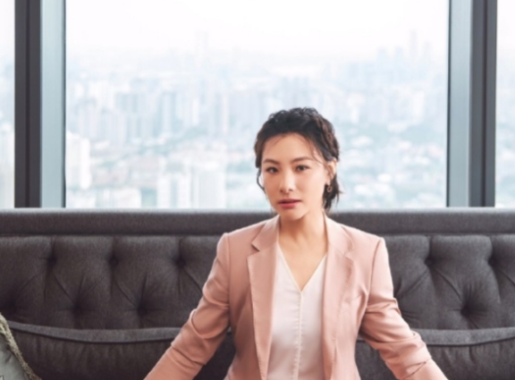 漂亮|奥运冠军刘璇，不仅颜值更加漂亮，连时尚衣品都美翻了