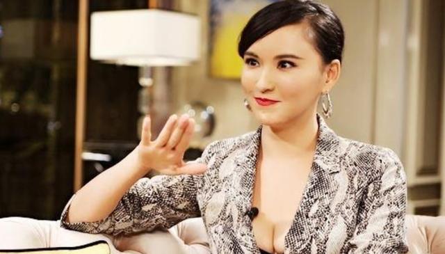 黄海波前女友，败光父母80万，被曝隐婚生子，曾