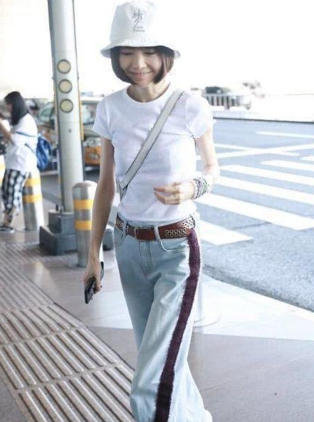 机场|好不容易增重20斤“大头娃娃”鲁豫这次终于有了女人味!