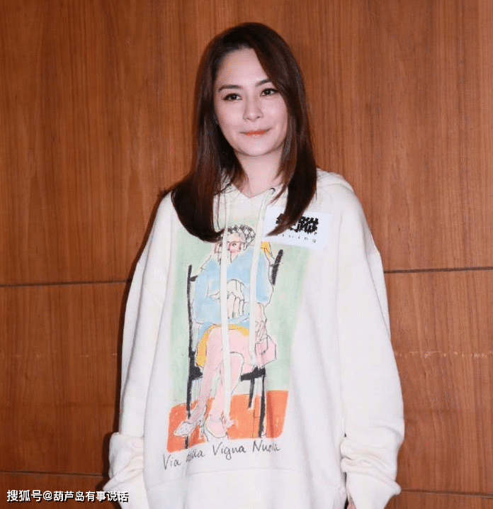 脸蛋|39岁阿娇胖得不像话，脸蛋是漂亮，但终究还是被脂肪“打败”了