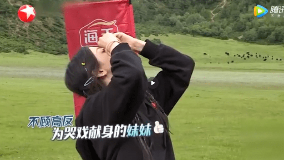 眼睛|原创杨超越真是连装都懒得装了，哭戏全靠眼药水硬撑，没想到连杨紫也？！