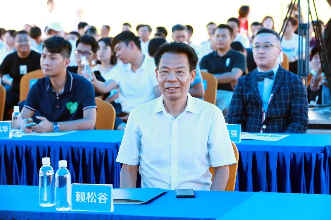 东升实业集团董事长赖松谷;集团总裁赖志光;集团执行总裁王海榕及