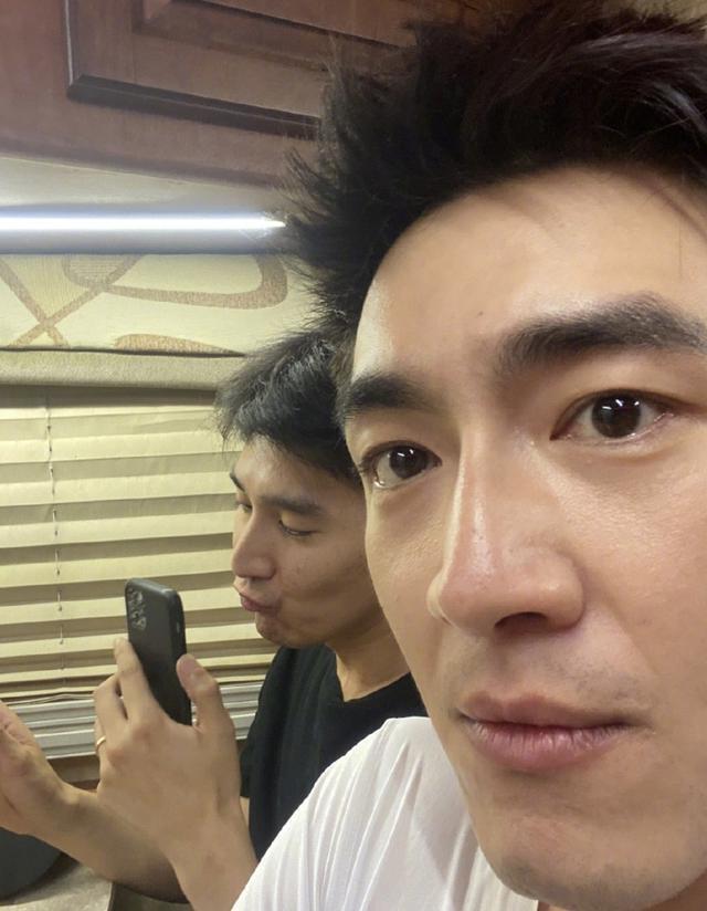 赵又廷|原创林更新为赵又廷庆生，在线收姑父丑照，尽显塑料兄弟情