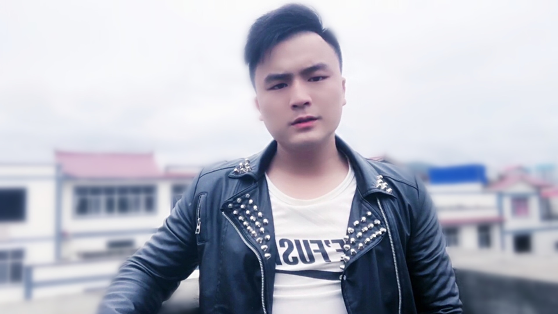 成都|欧阳小松《痛心分手》全网火速热播，全网上线。