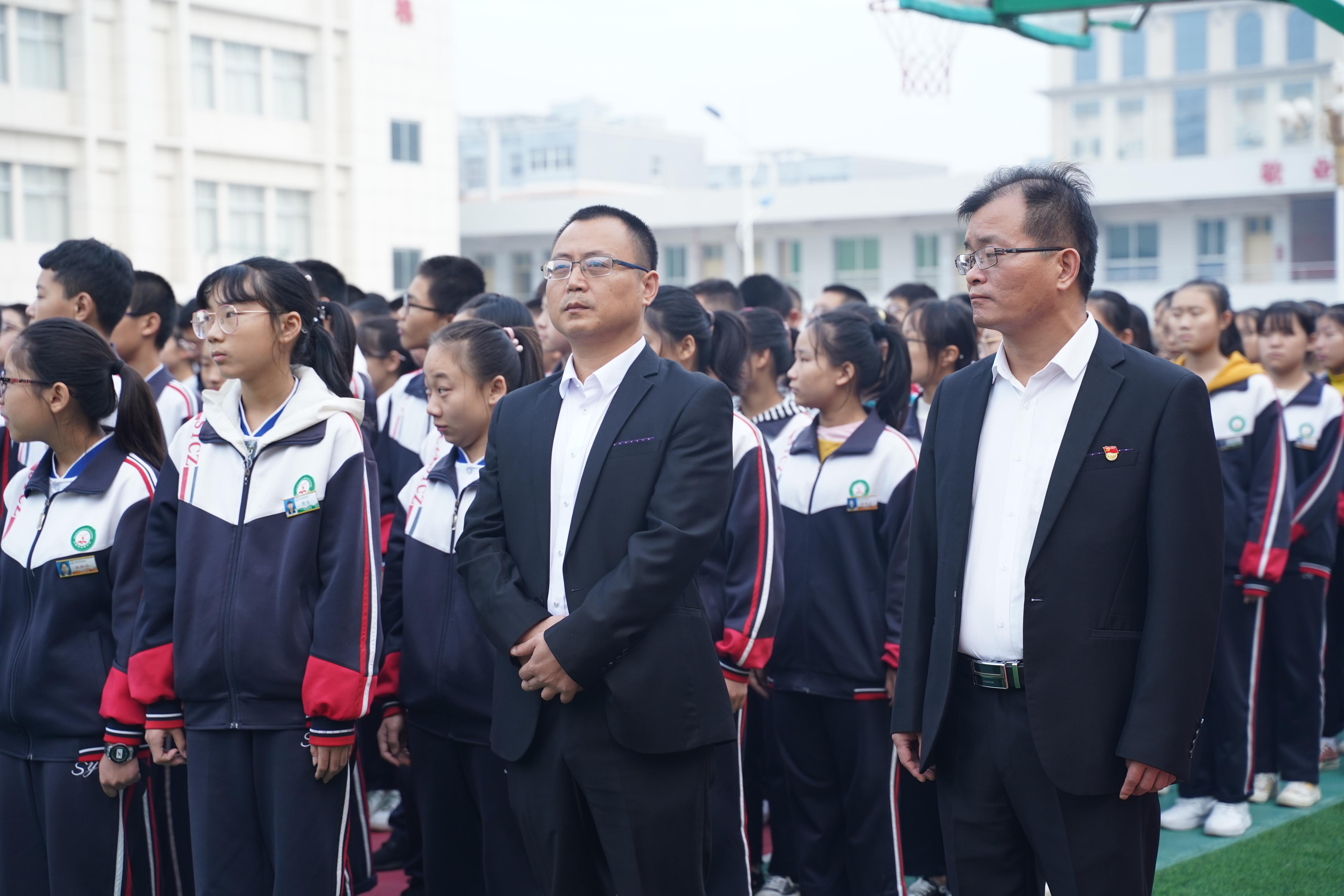 重磅永不服输作者薛赞军到大荔胜达中学传播红色文化