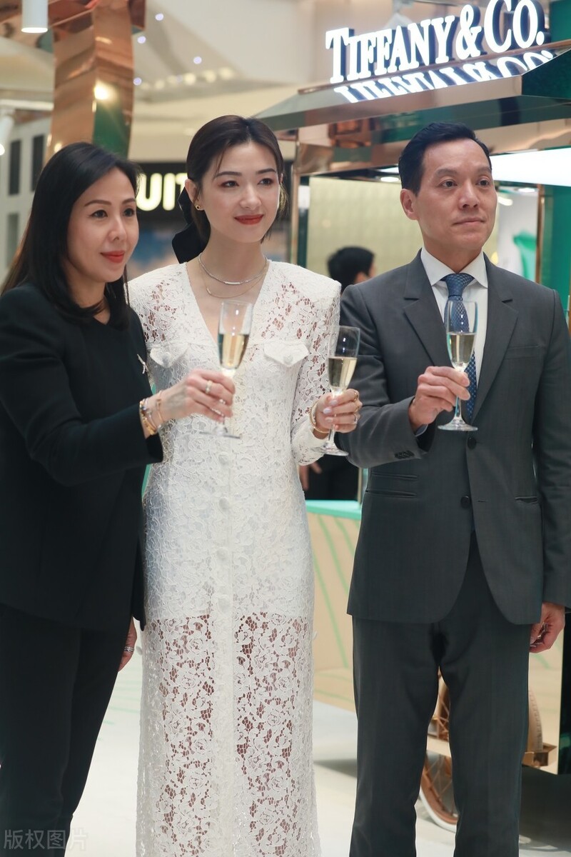 baby|万茜生图秀38岁真实状态！baby叠穿秀衣品，比小7岁虞书欣更抢镜